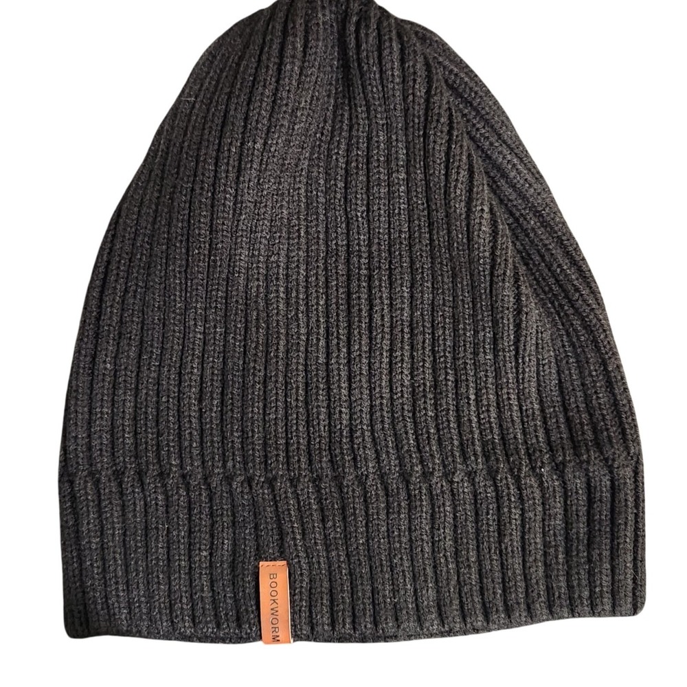 "Bookworm" Booktok girlie Black ribbed‎ beanie leather patch OSFM